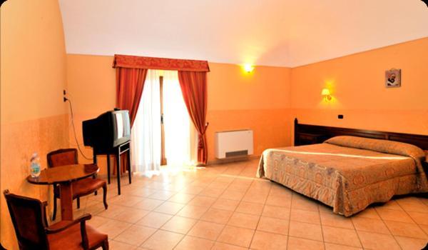 Отель Tenuta Santa Lucia Сан-Джованни-Ротондо Экстерьер фото